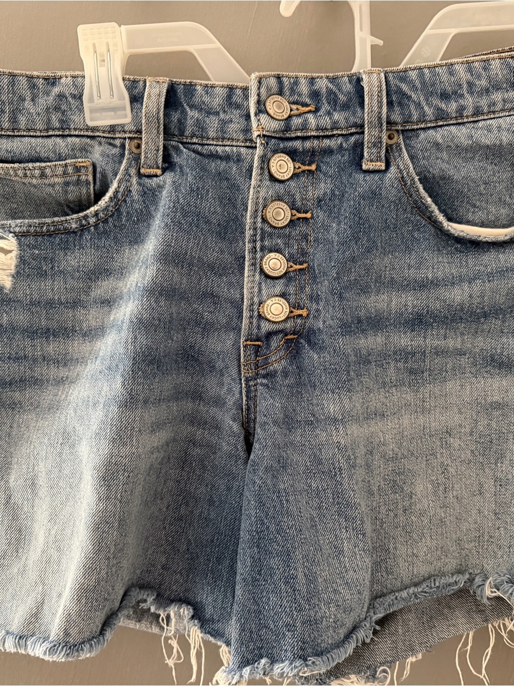 Lucky Brand Light Blue Button-Fly Distressed Denim Shorts size 12/31